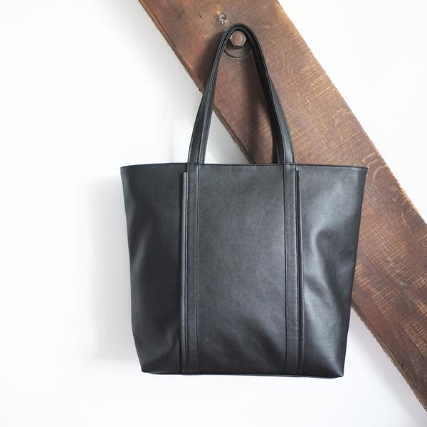 Sac cabas en cuir vegan de pomme noir, fabriqué en France, maroquinerie vegan et éthique camille